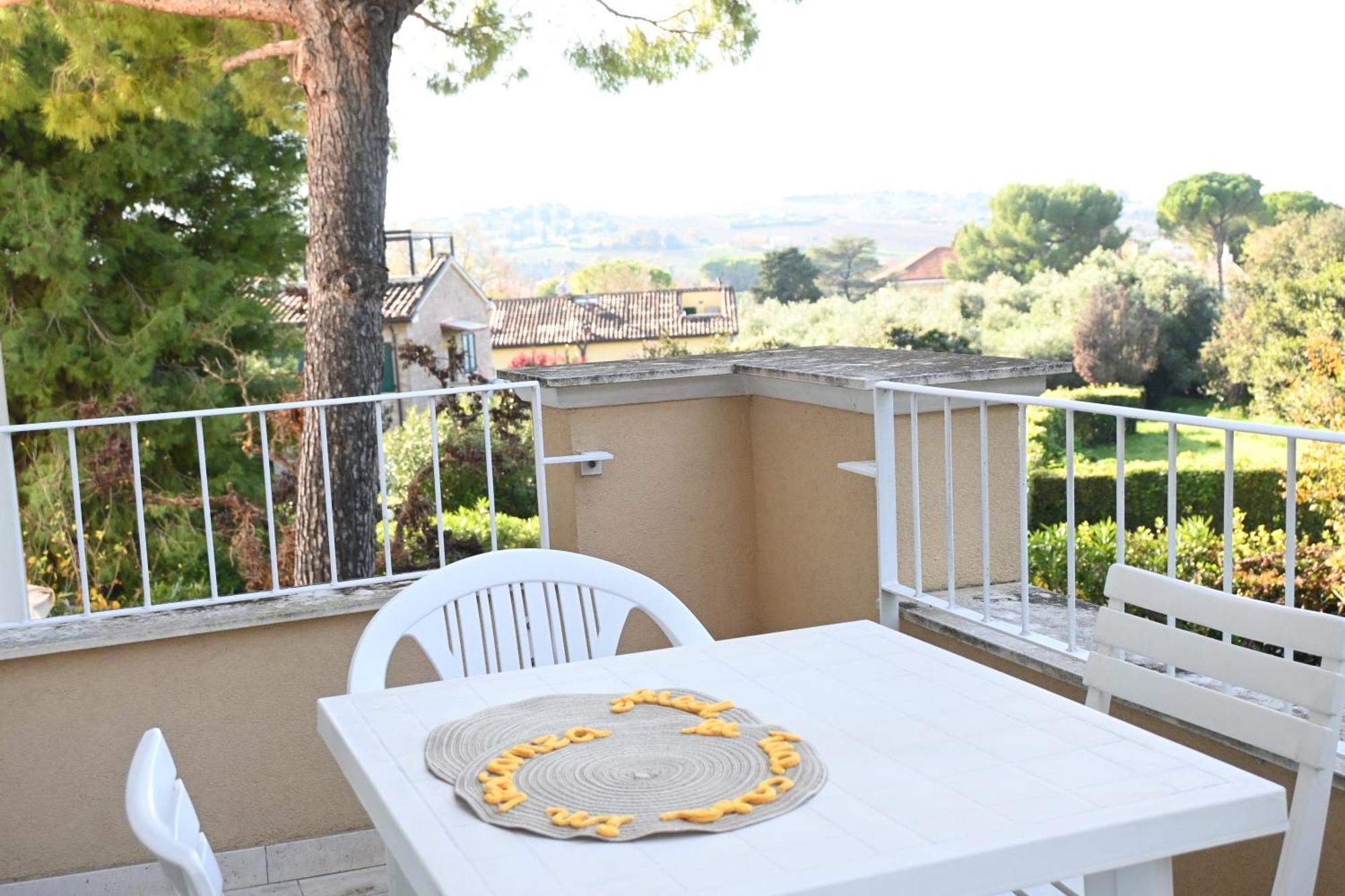 N185 - Numana, Meraviglioso Trilocale Con Terrazzo E Piscina Luaran gambar