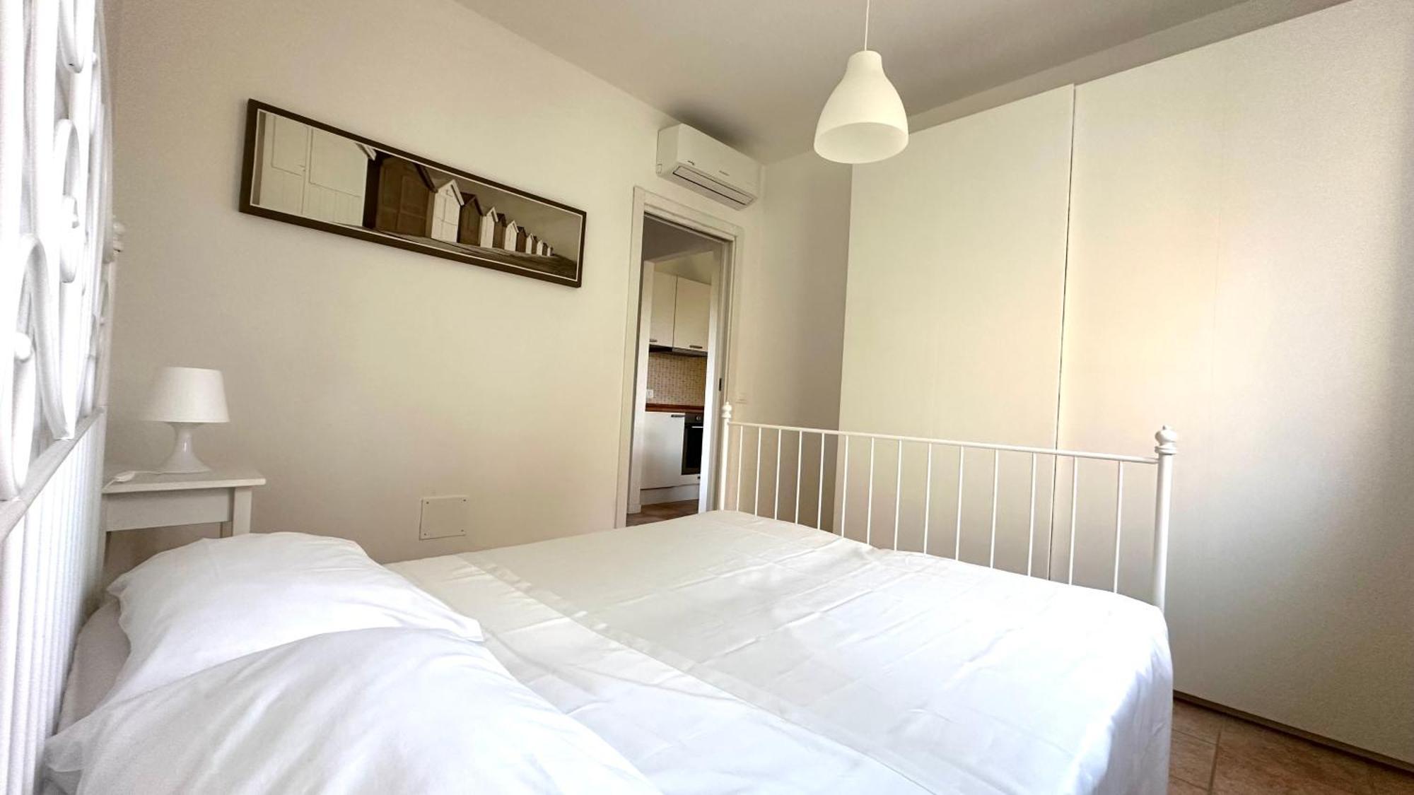 N185 - Numana, Meraviglioso Trilocale Con Terrazzo E Piscina Luaran gambar