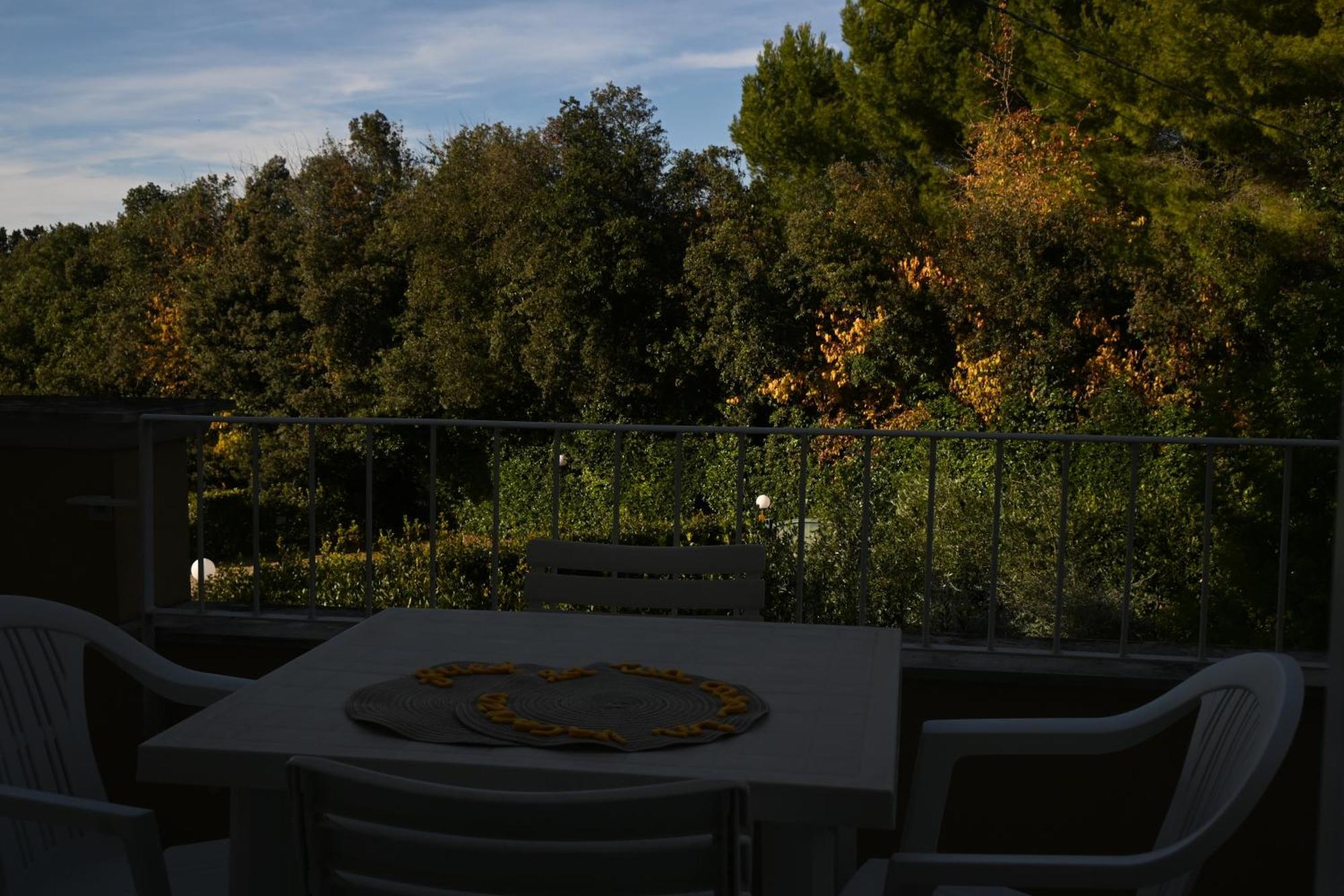 N185 - Numana, Meraviglioso Trilocale Con Terrazzo E Piscina Luaran gambar