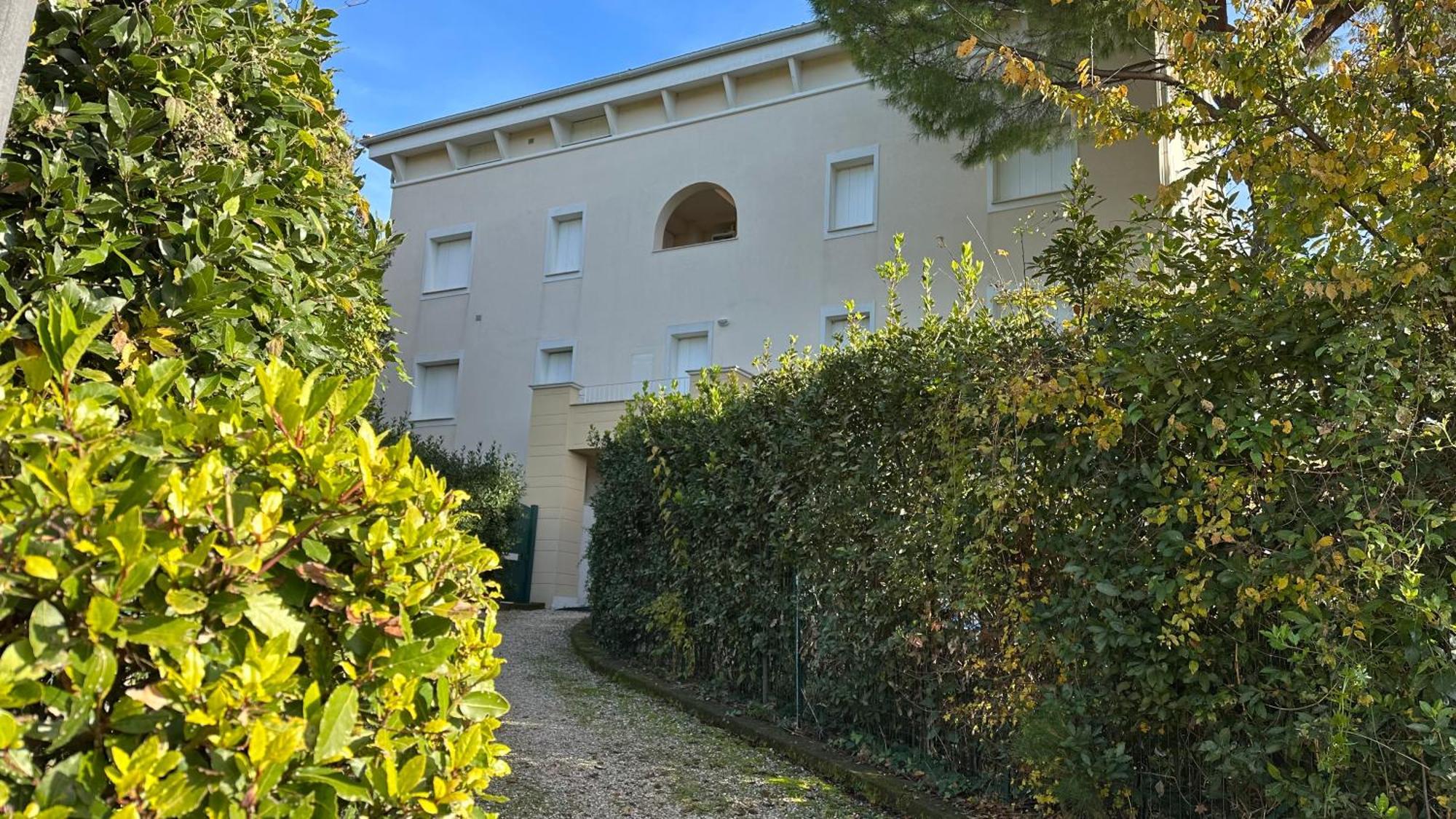 N185 - Numana, Meraviglioso Trilocale Con Terrazzo E Piscina Luaran gambar